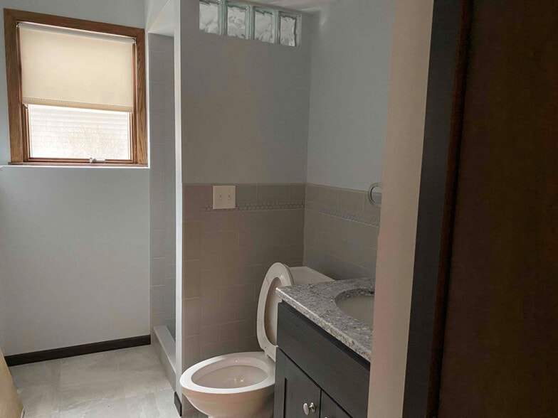 Building Photo - 425 Edgewood Ave