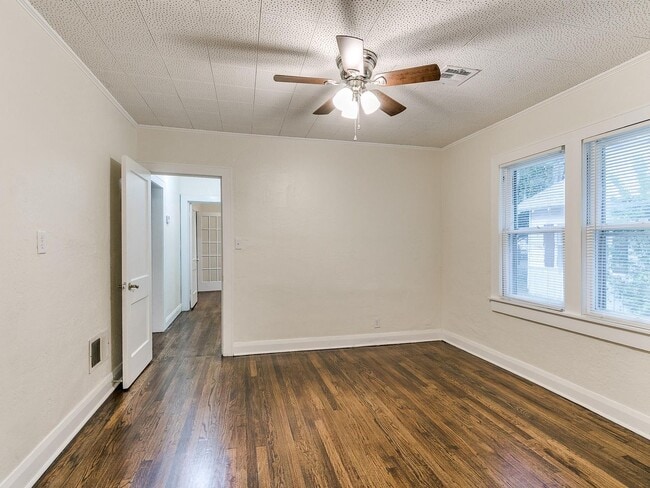 Building Photo - 3 Bedroom 1 Bath home in Shawnee!