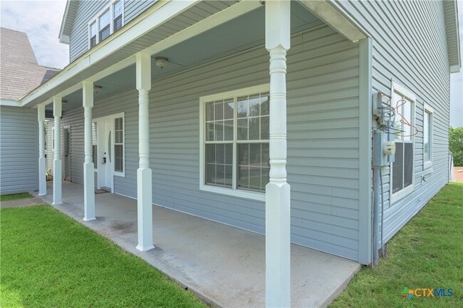 Building Photo - 1810 Mesa Oaks Cir