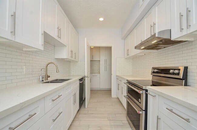 Building Photo - 12625 Memorial Dr