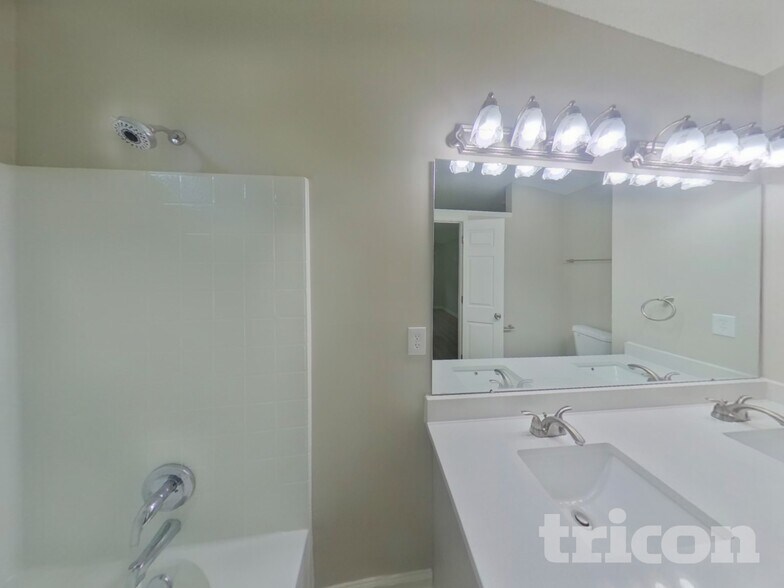 Building Photo - 722 Foxborough Rd