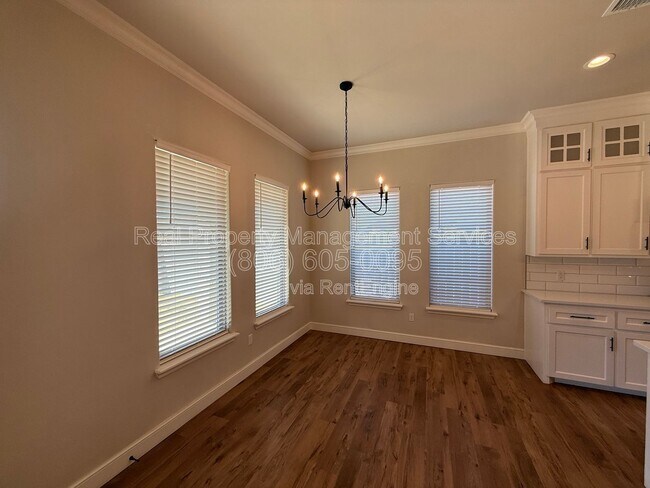 Building Photo - 801 N 5th St