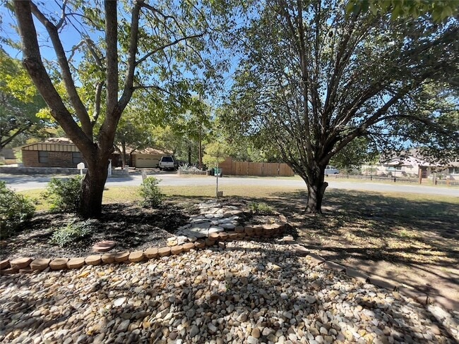 Building Photo - 706 Heritage Trail