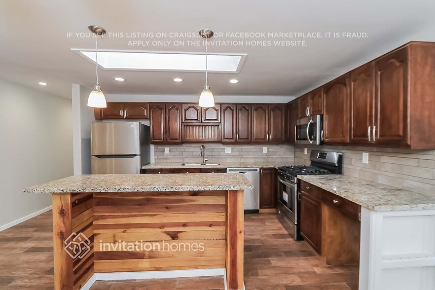 Building Photo - 3635 E Emile Zola Ave