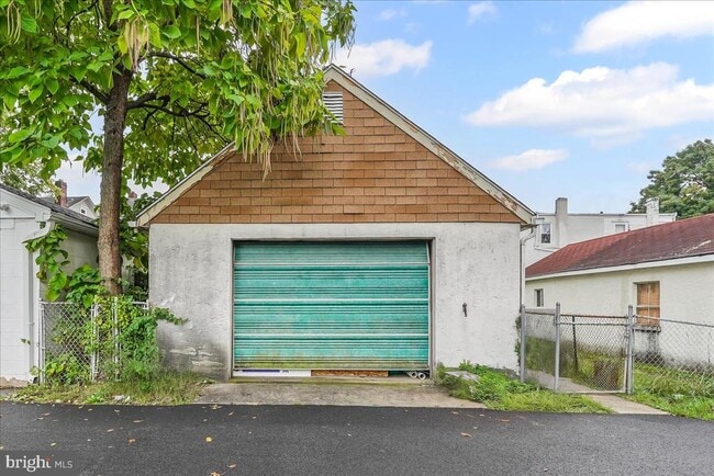 Building Photo - 632 Taylor Ave