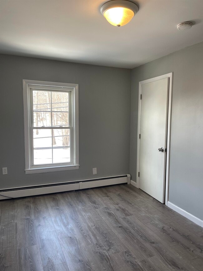 Building Photo - 81 Pine St