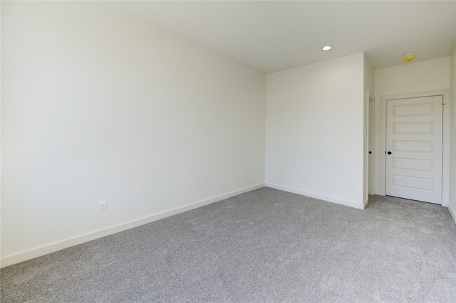 Building Photo - 2922 El Fenice Ln