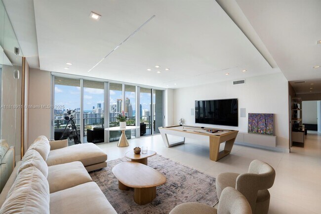 Building Photo - 330 Sunny Isles Blvd