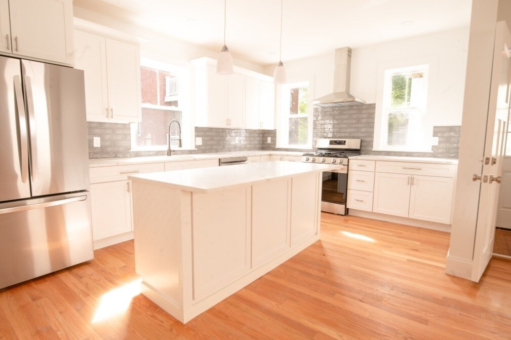 Building Photo - 8 Brookside Ave