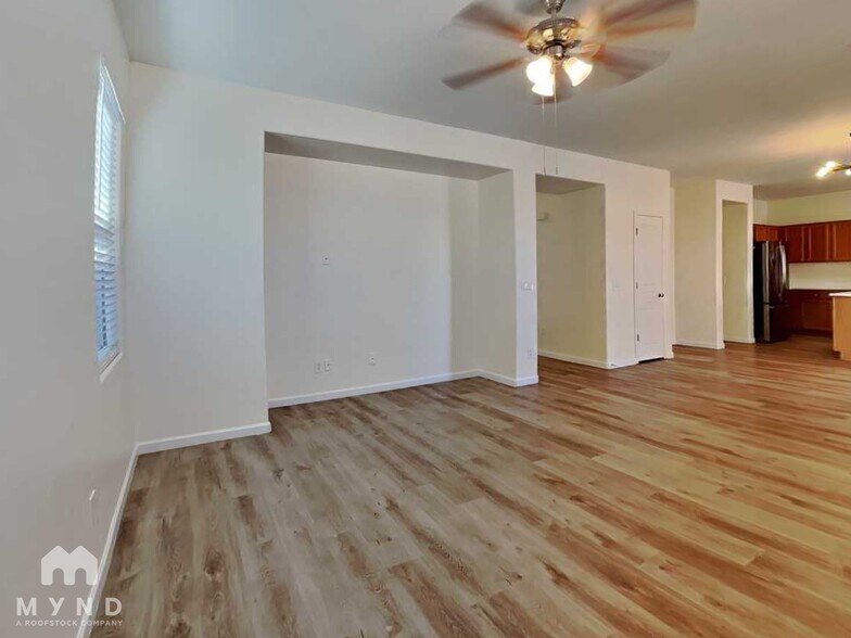 Building Photo - 1635 S Starling Dr