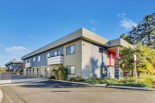Building Photo - 1662 Hollenbeck Ave