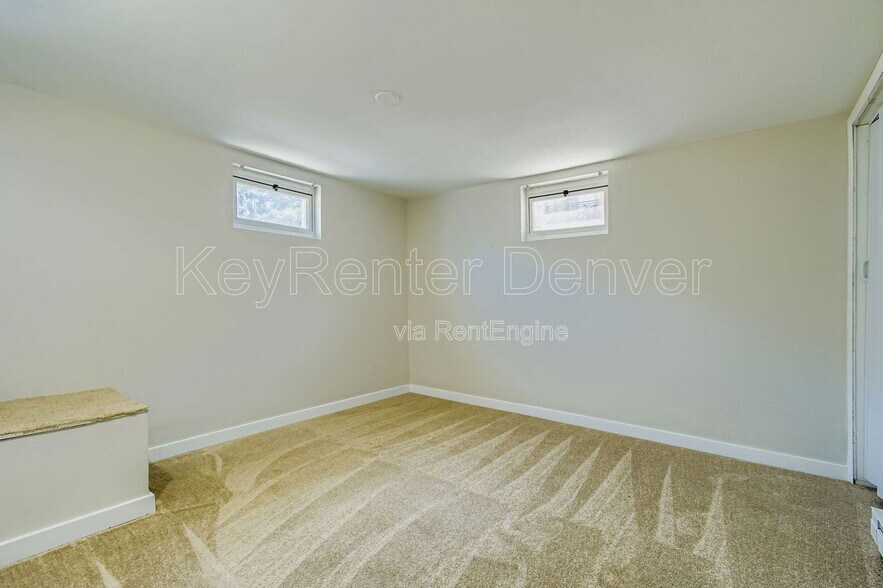 Building Photo - 10922 E 4th Way