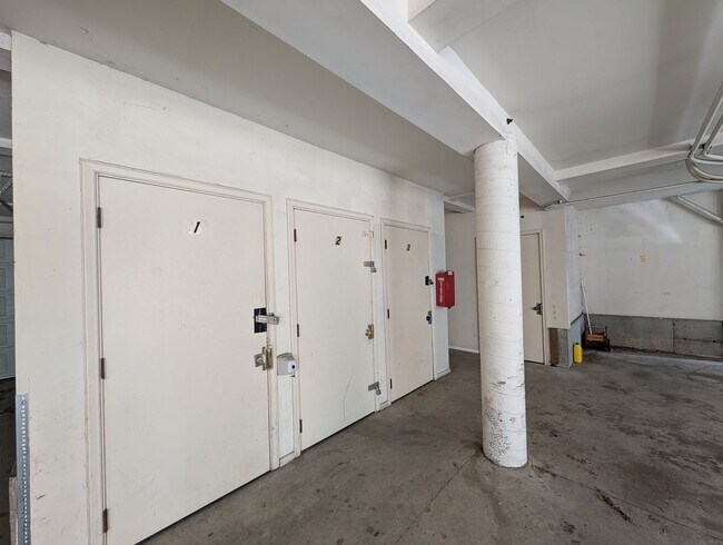 Building Photo - 2Bd/2Ba Seattle Condo