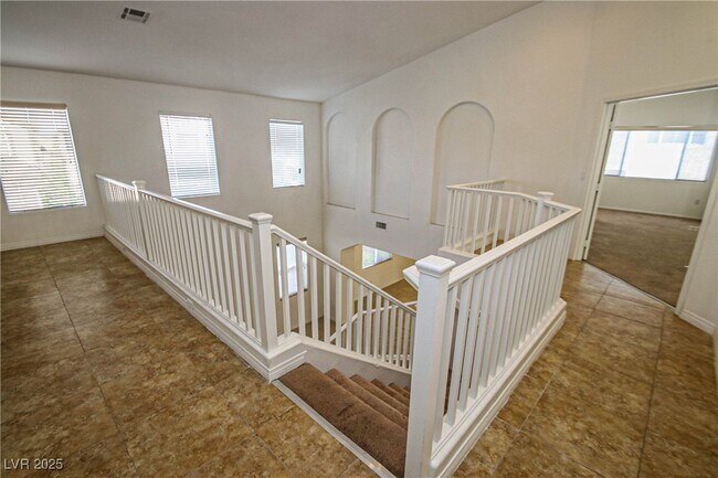 Building Photo - 179 Flying Hills Ave