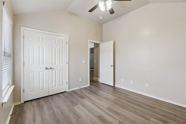 Building Photo - 16413 Village Green Dr