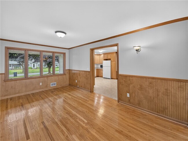 Building Photo - 69 Plaza Dr