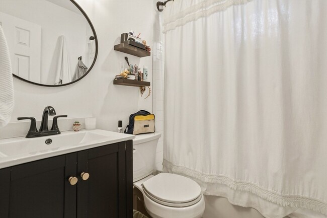 Building Photo - 171 Brooks St