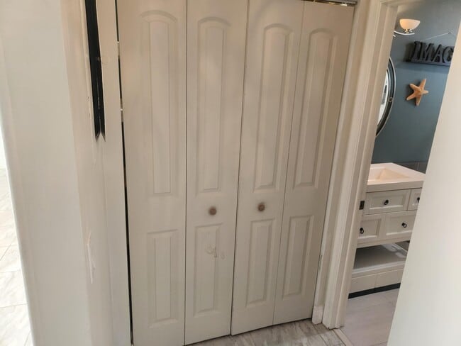 Building Photo - 452 Martin Ave