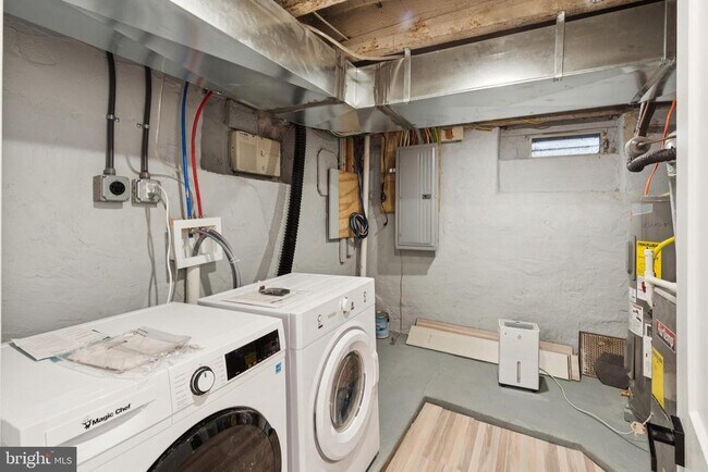 Building Photo - 2242 S Bonsall St