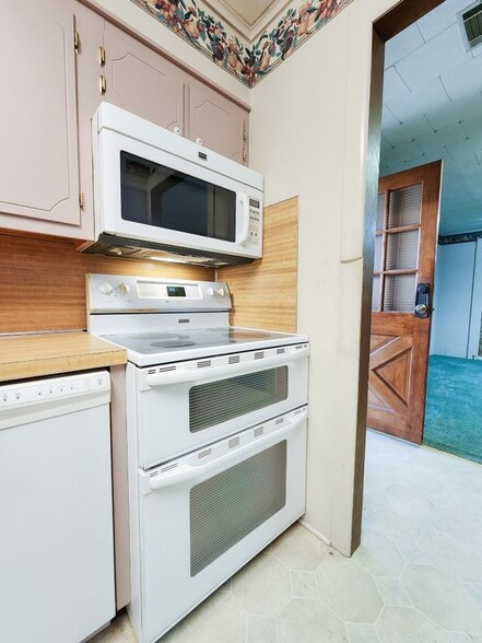 Building Photo - 1402 Loberg Ln