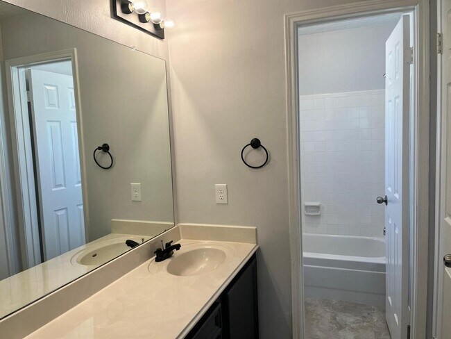 Building Photo - 14111 Torrey Vista Dr