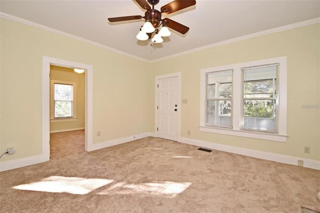 Building Photo - 1015 Martin St