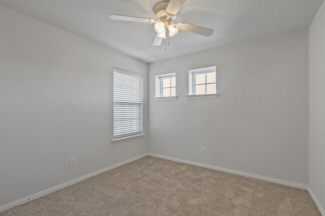 Building Photo - 440 Bentson Dr