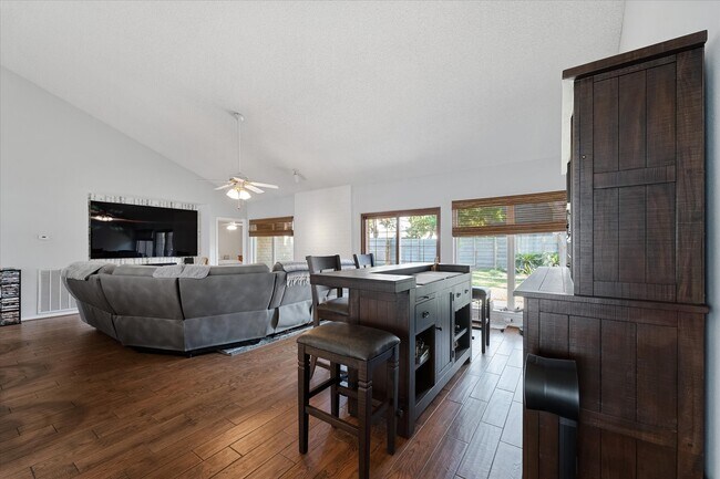 Building Photo - 11854 Briar Forest Dr