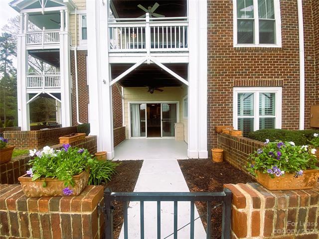 Building Photo - 920 Jetton St