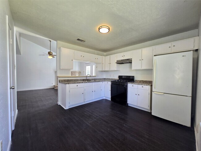 Building Photo - 5543 Ambern Dr
