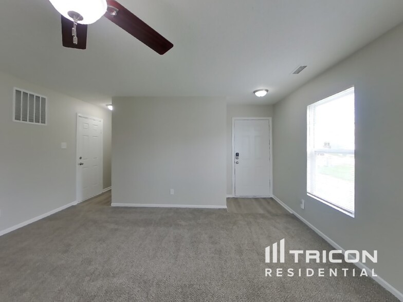 Building Photo - 2869 Ludwig Dr