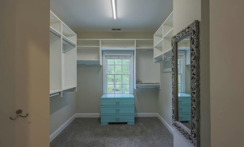 Building Photo - 301 Red Fox Run Dr