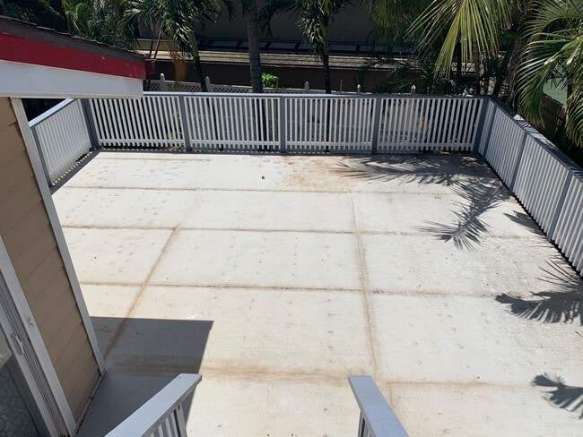 Building Photo - Great Kahana Home- 50 yards to the beach!