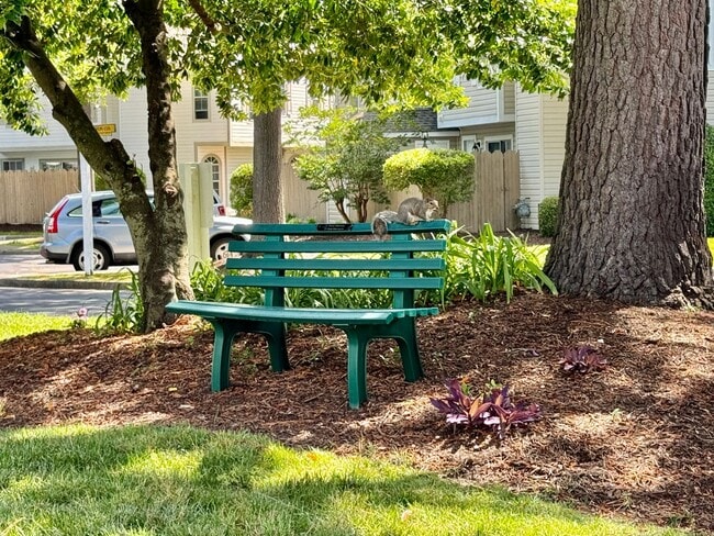 Building Photo - 2-Bedroom Condo Ready 08-01-24! Community ...