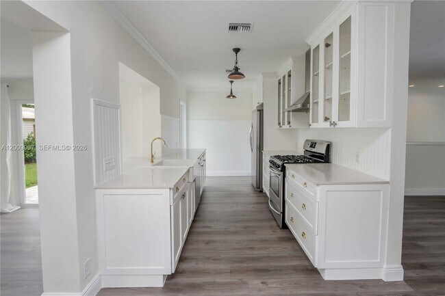 Building Photo - 8035 SW 63rd Pl