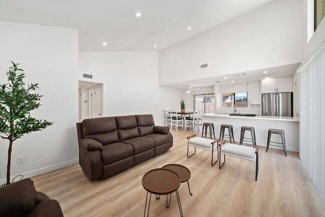 Building Photo - Fully remodeled luxury 3 bedroom 2 bathroom home with 2 car garage