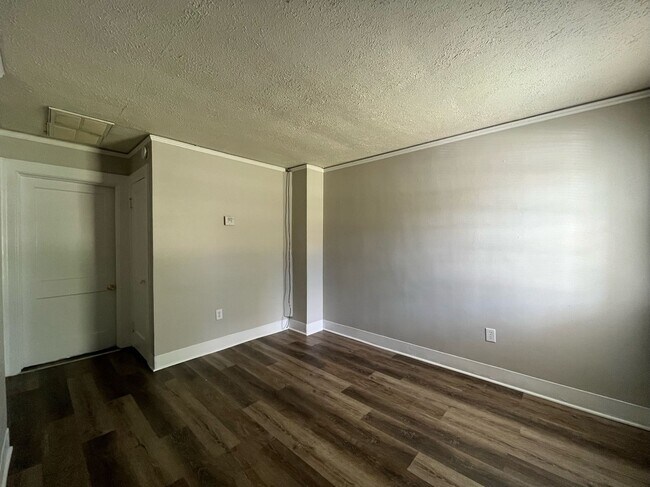 Building Photo - Located off of Victory Drive!! 2 Units Ava...