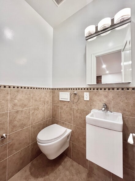 Building Photo - 125 Sherman Ave