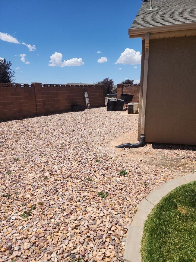 Building Photo - Pet Friendly Southern View Townhome Applic...