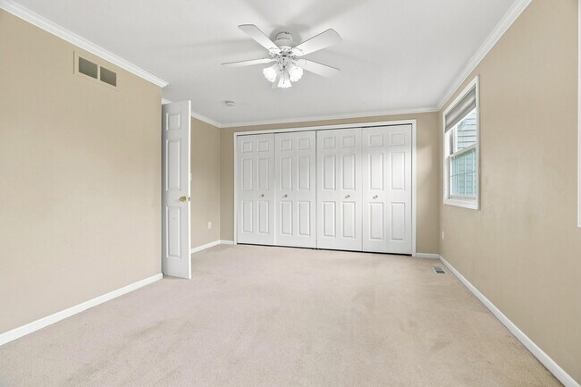 Building Photo - 5141 Buckingham Pl Dr