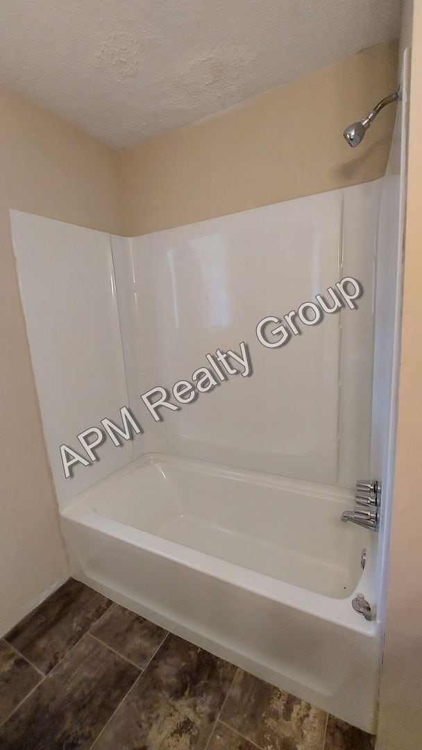 Building Photo - Large home in Southeast Columbia