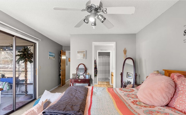 Building Photo - 728 Azalea Dr