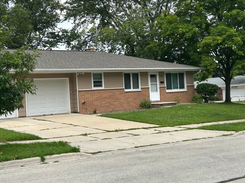 Building Photo - 1284 Liberty St