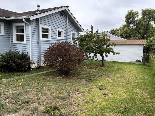 Building Photo - Pet-Friendly Centrally Located Fortuna Home Just Off Main Street!