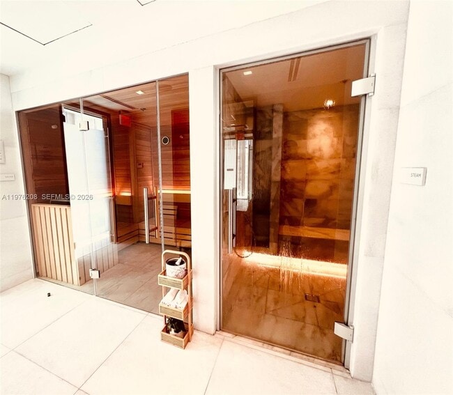 Building Photo - 700 NE 26th Terrace