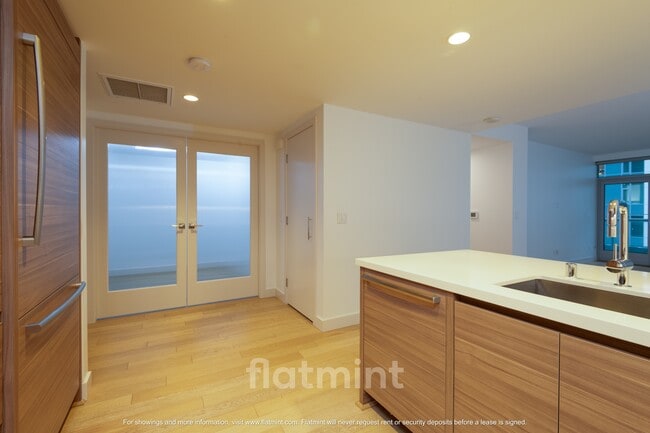 Building Photo - 583 Battery St