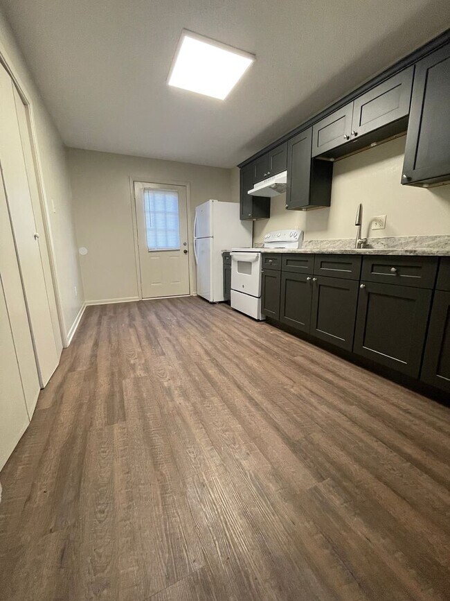 Building Photo - 113 Cantal Dr