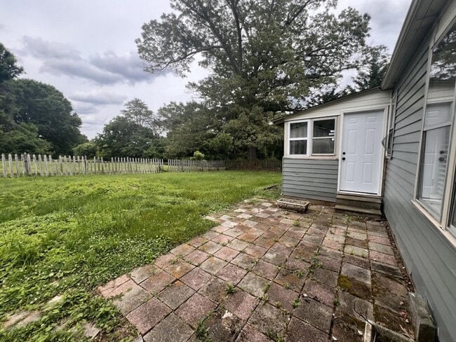 Building Photo - 111 Glenhaven Rd