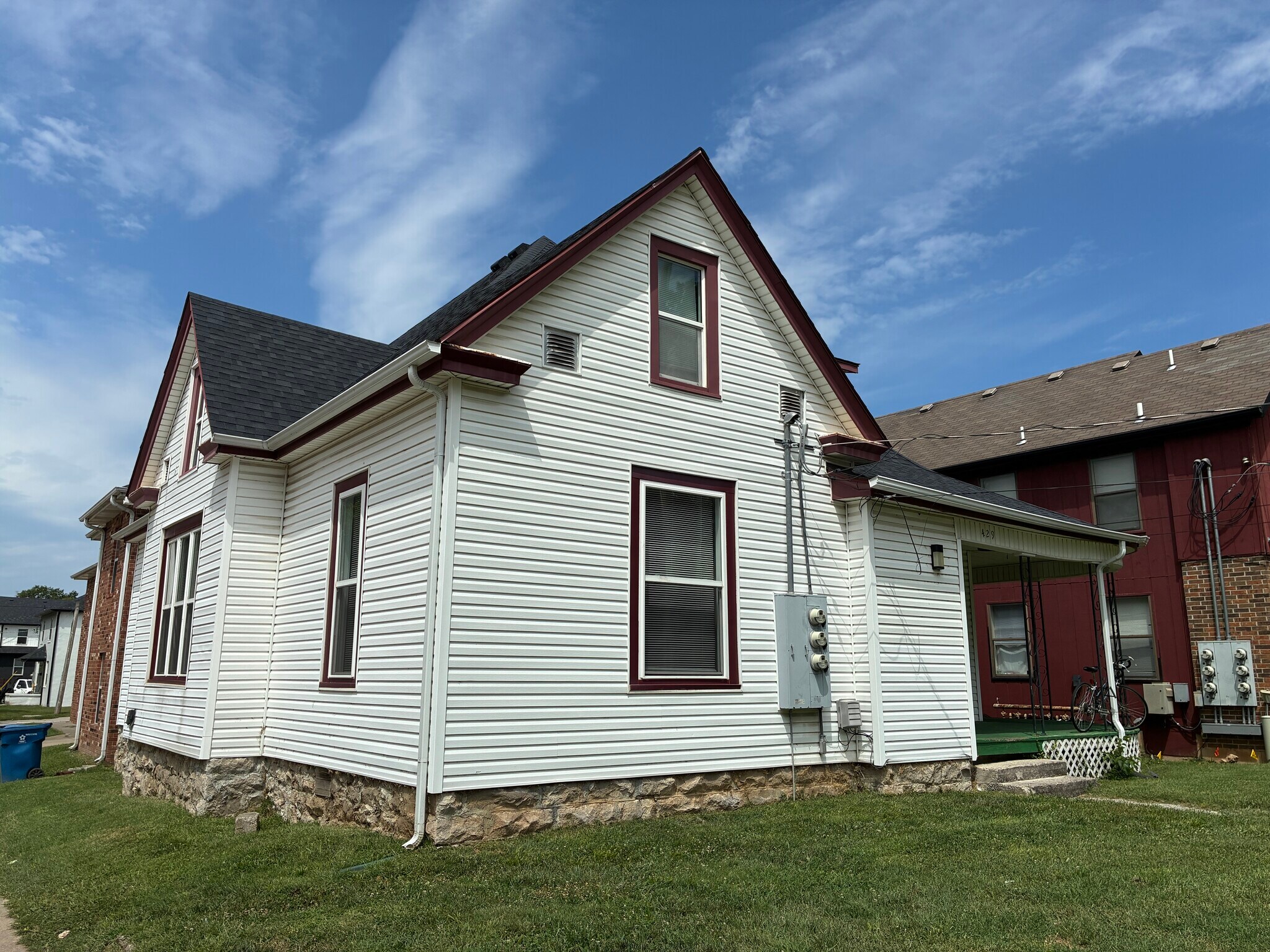 Building Photo - 429 E Madison St