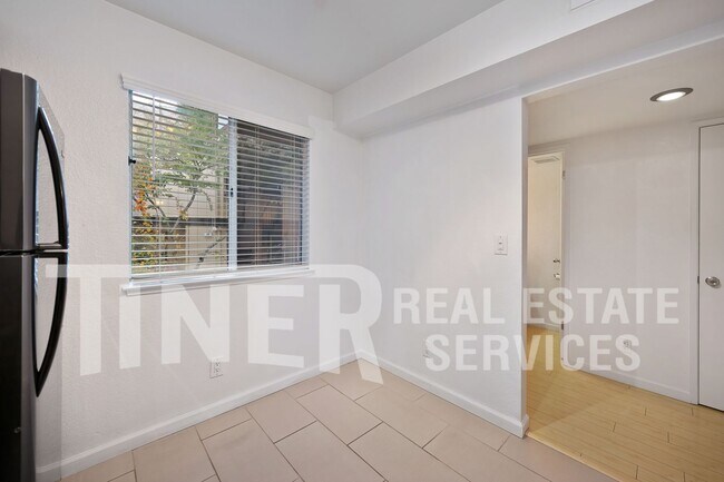 Building Photo - 9118 Madison Green Ln